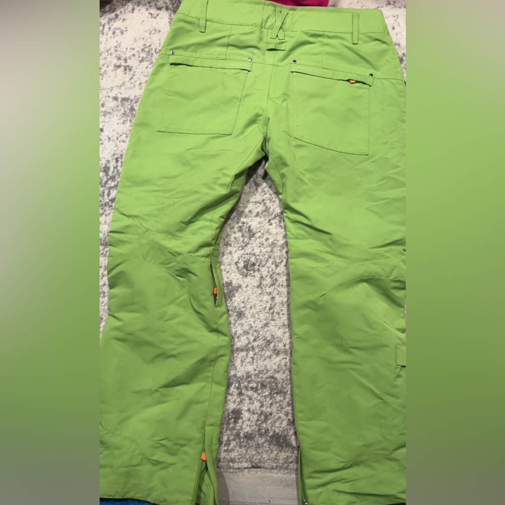 Women’s snow pants